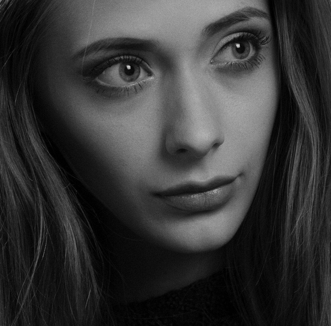 Black and white portrait of an actress with dramatic lighting